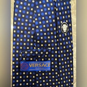 Versace NWOT 100% Silk Blue Yellow Gold Patterned Formal Tie